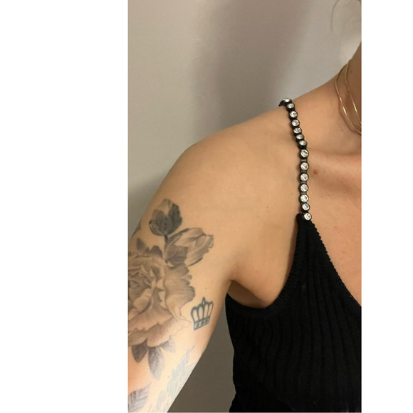 Von Saken Ripped Sweater Tank. - Picture 1 of 7